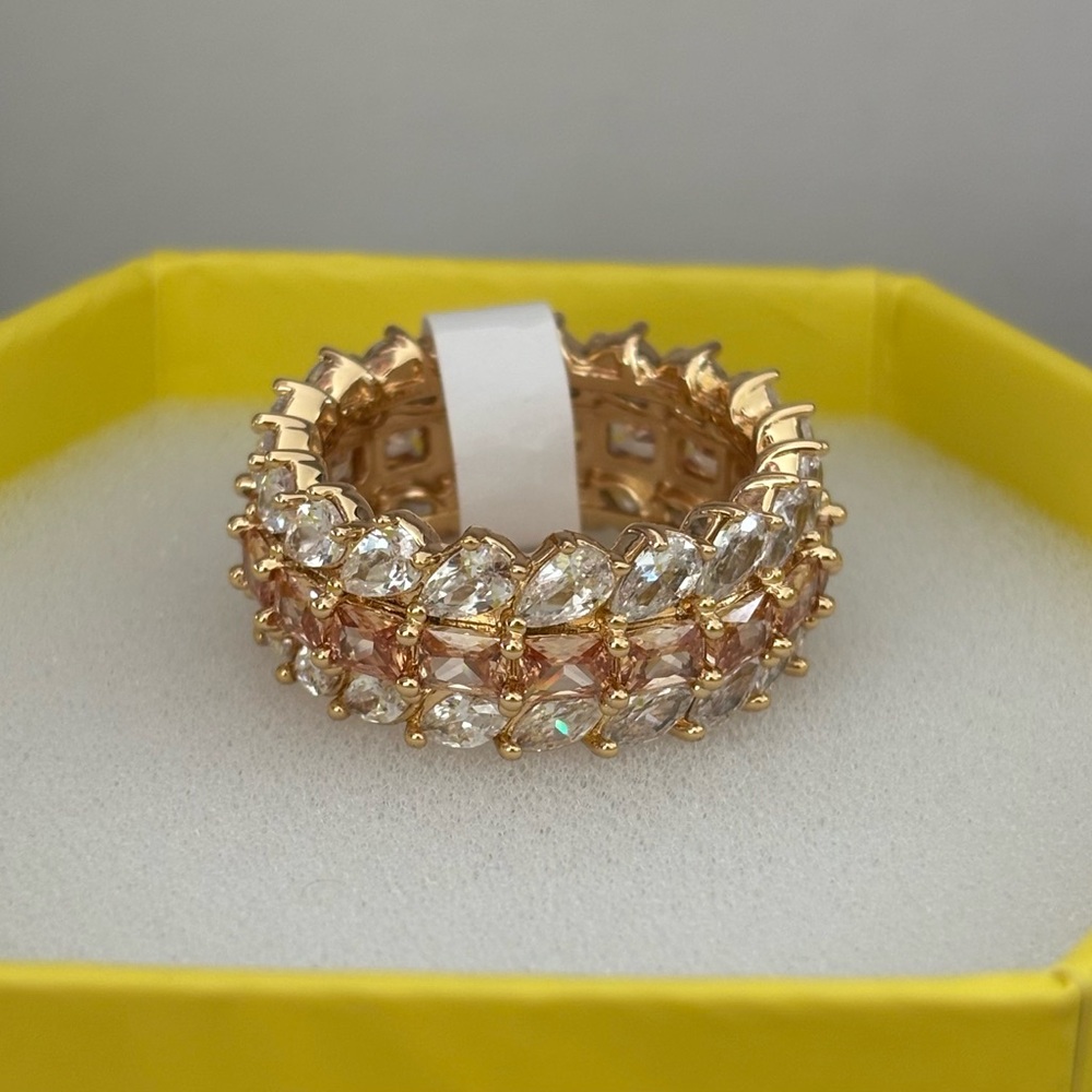 Elegant Gold and Crystal Women's Ring